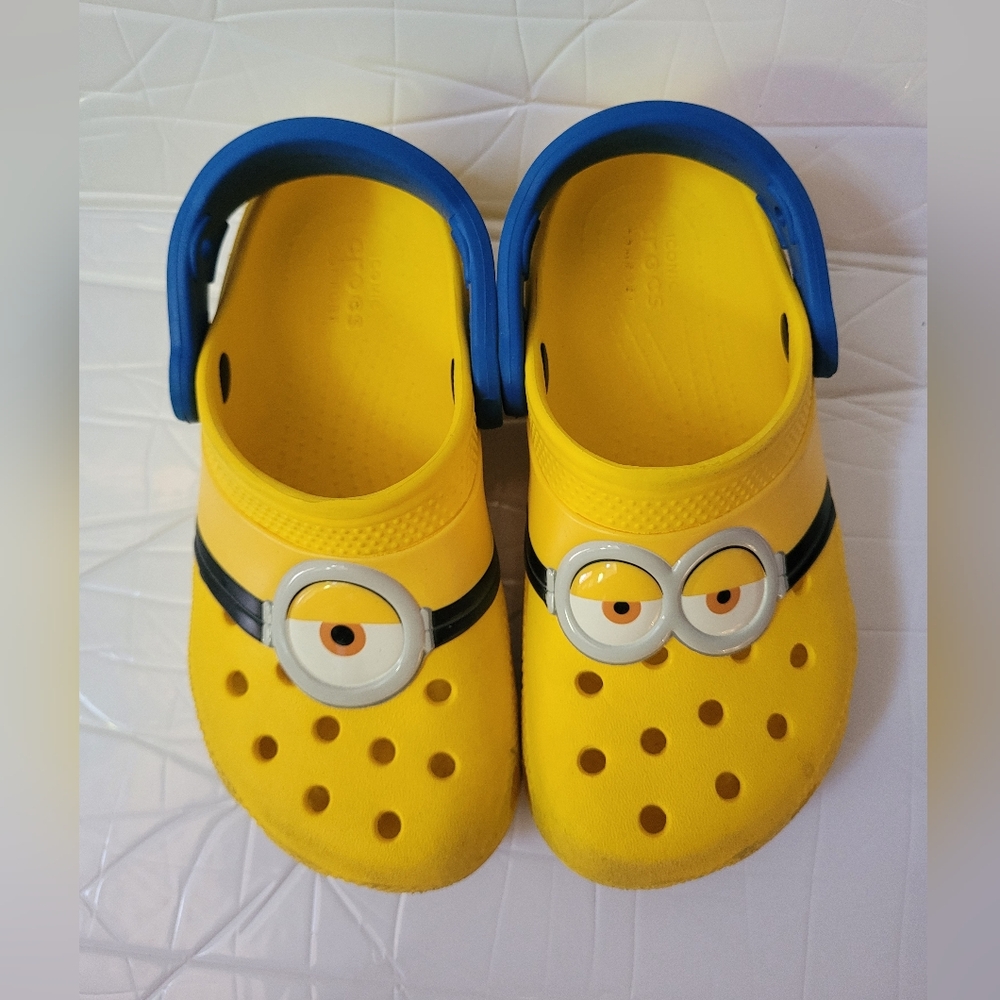 Sz 11 Kids Crocs Yellow Minion Shoes Sandals Flip Flops Despicable Me Minions